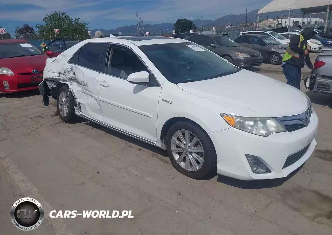 2014 Toyota Camry Hybrid Xle