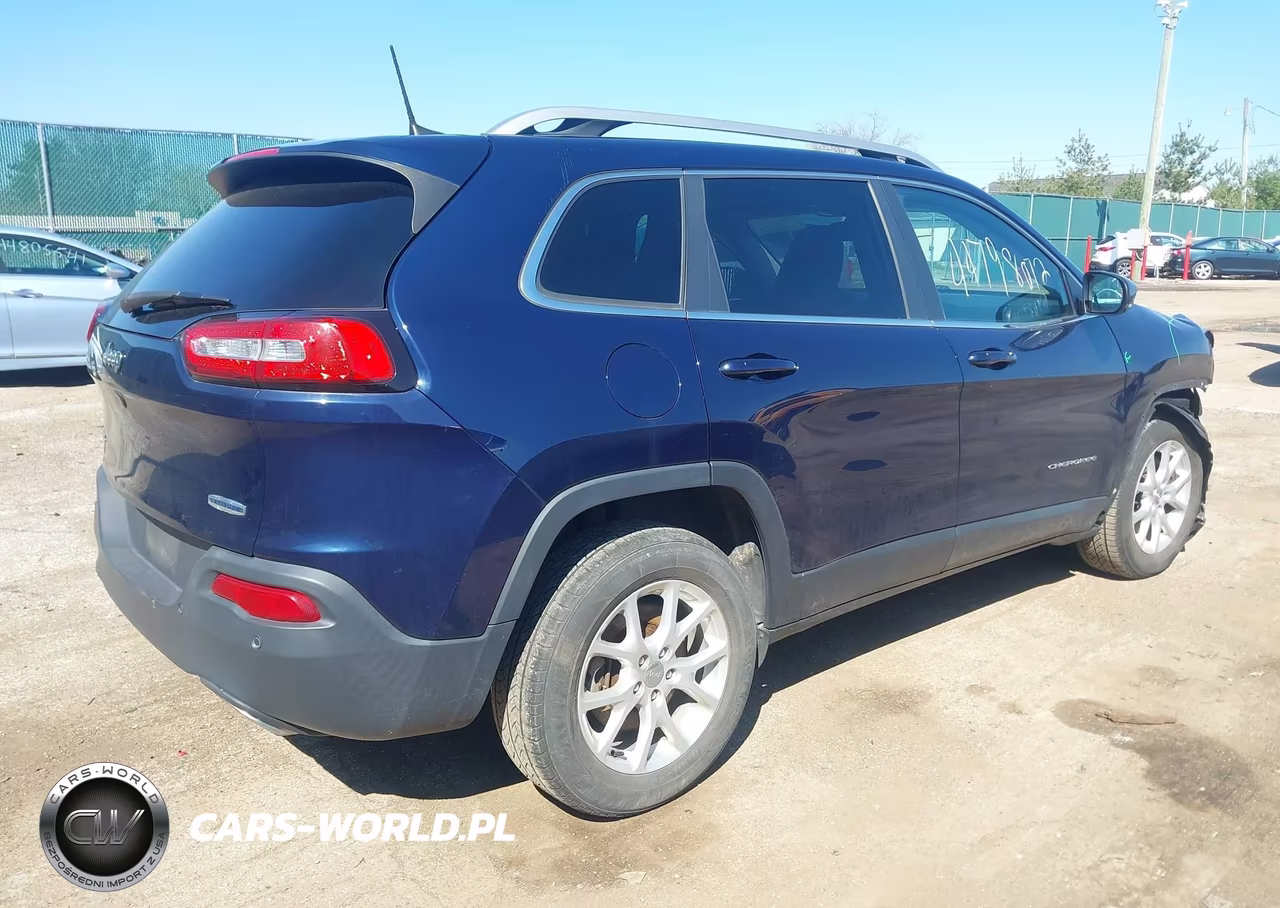 2016 Jeep Cherokee Latitude VIN:1C4PJMCS9GW268777 - 4