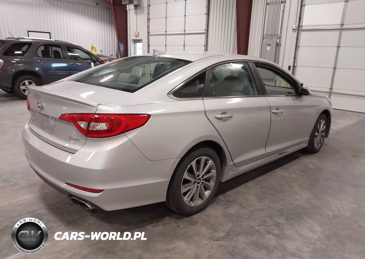 2016 Hyundai Sonata Sport VIN:5NPE34AF5GH360157 - 4