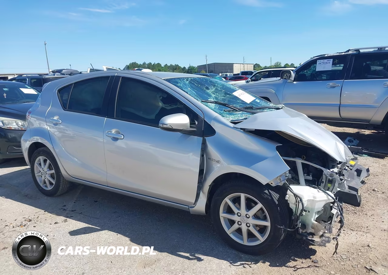 2013 Toyota Prius C Three VIN:JTDKDTB33D1529593 - 13