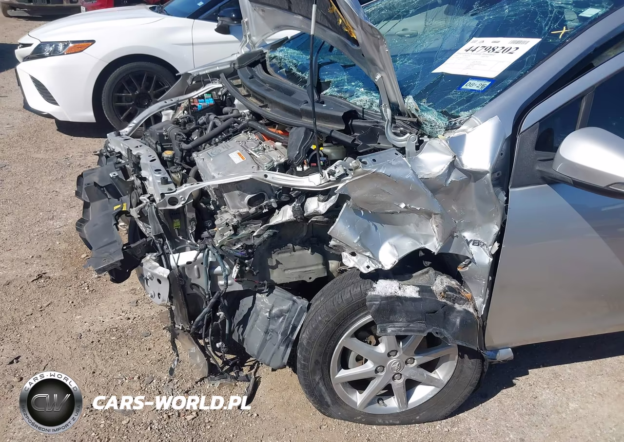 2013 Toyota Prius C Three VIN:JTDKDTB33D1529593 - 6