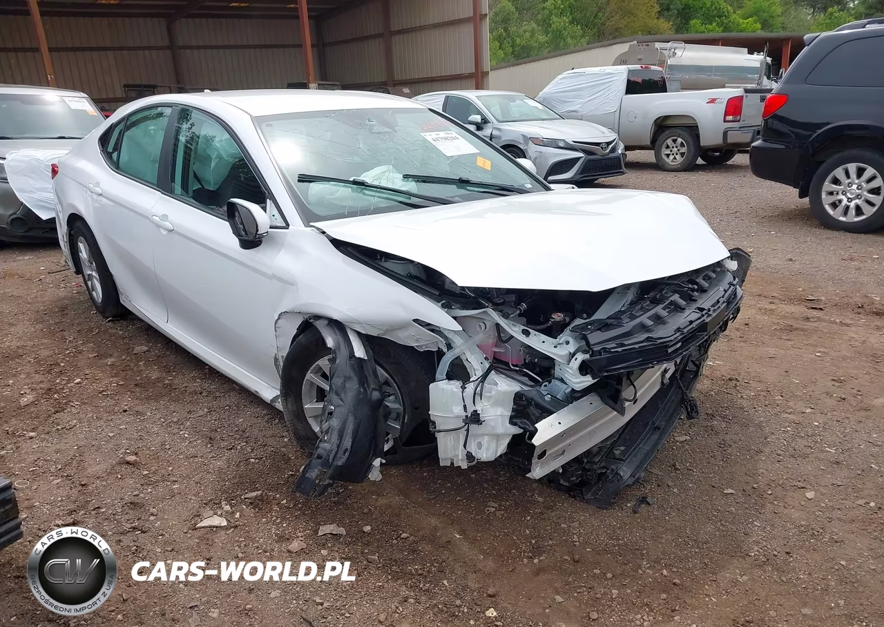 2025 Toyota Camry Le – zdjęcie 1 z 16