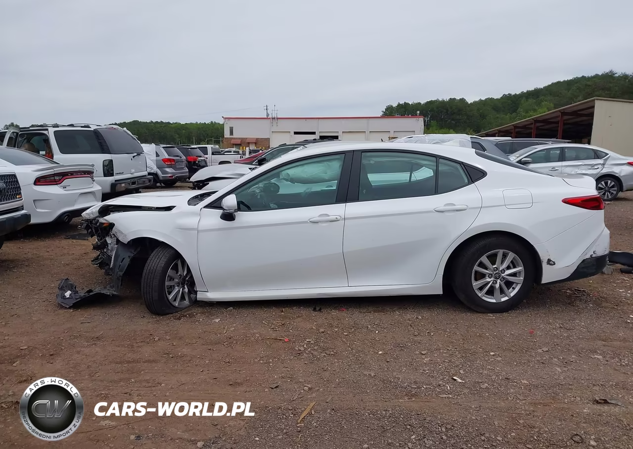 2025 Toyota Camry Le VIN:4T1DAACK7SU594336 - 14