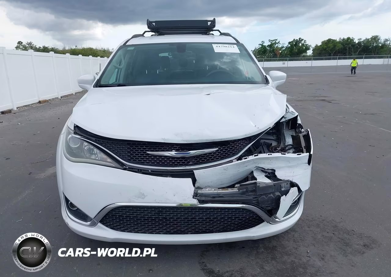 2017 Chrysler Pacifica Touring-L VIN:2C4RC1BG6HR621596 - 12