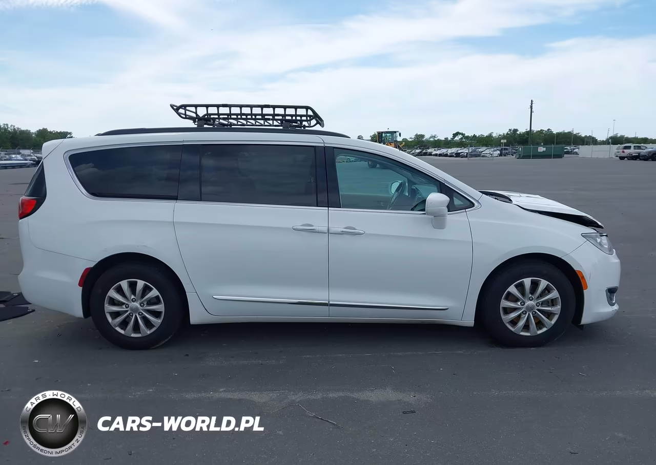 2017 Chrysler Pacifica Touring-L VIN:2C4RC1BG6HR621596 - 13