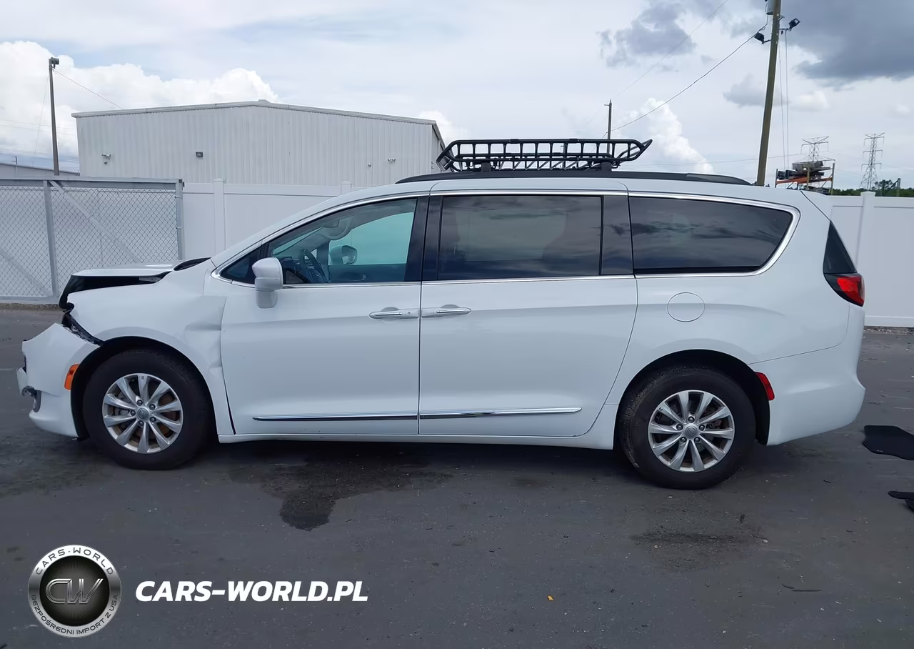 2017 Chrysler Pacifica Touring-L VIN:2C4RC1BG6HR621596 - 14