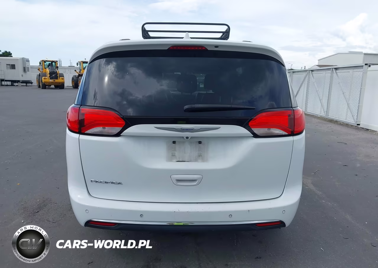2017 Chrysler Pacifica Touring-L VIN:2C4RC1BG6HR621596 - 16