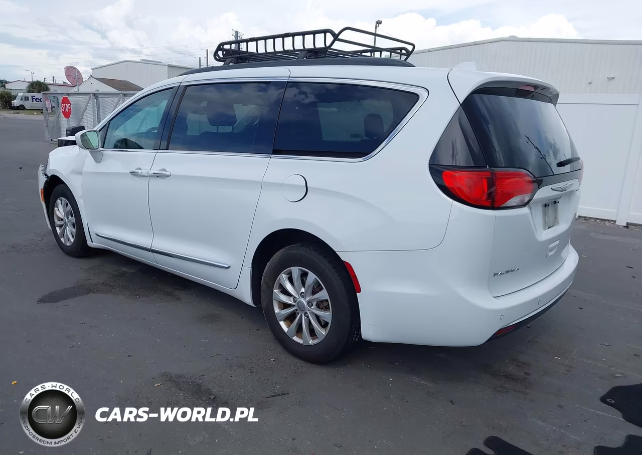 2017 Chrysler Pacifica Touring-L VIN:2C4RC1BG6HR621596 - 3