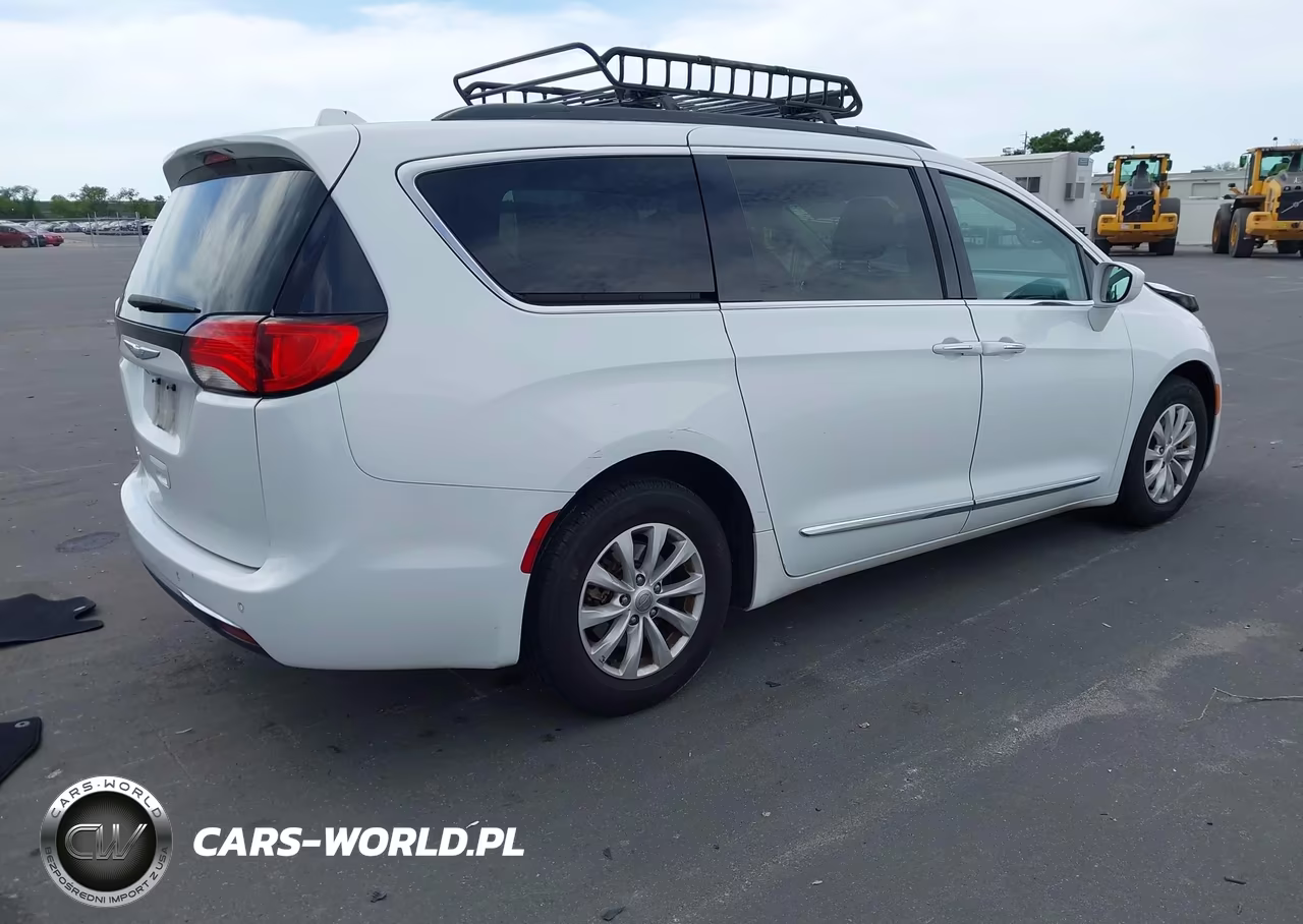 2017 Chrysler Pacifica Touring-L VIN:2C4RC1BG6HR621596 - 4