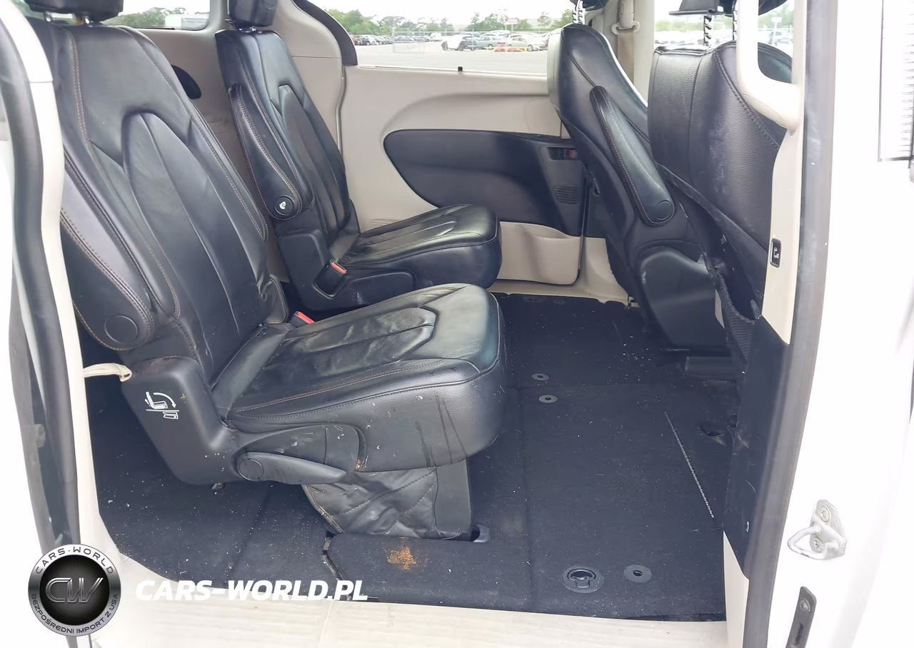 2017 Chrysler Pacifica Touring-L VIN:2C4RC1BG6HR621596 - 8