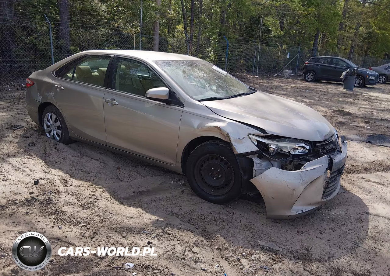 2015 Toyota Camry Le – zdjęcie 1 z 17