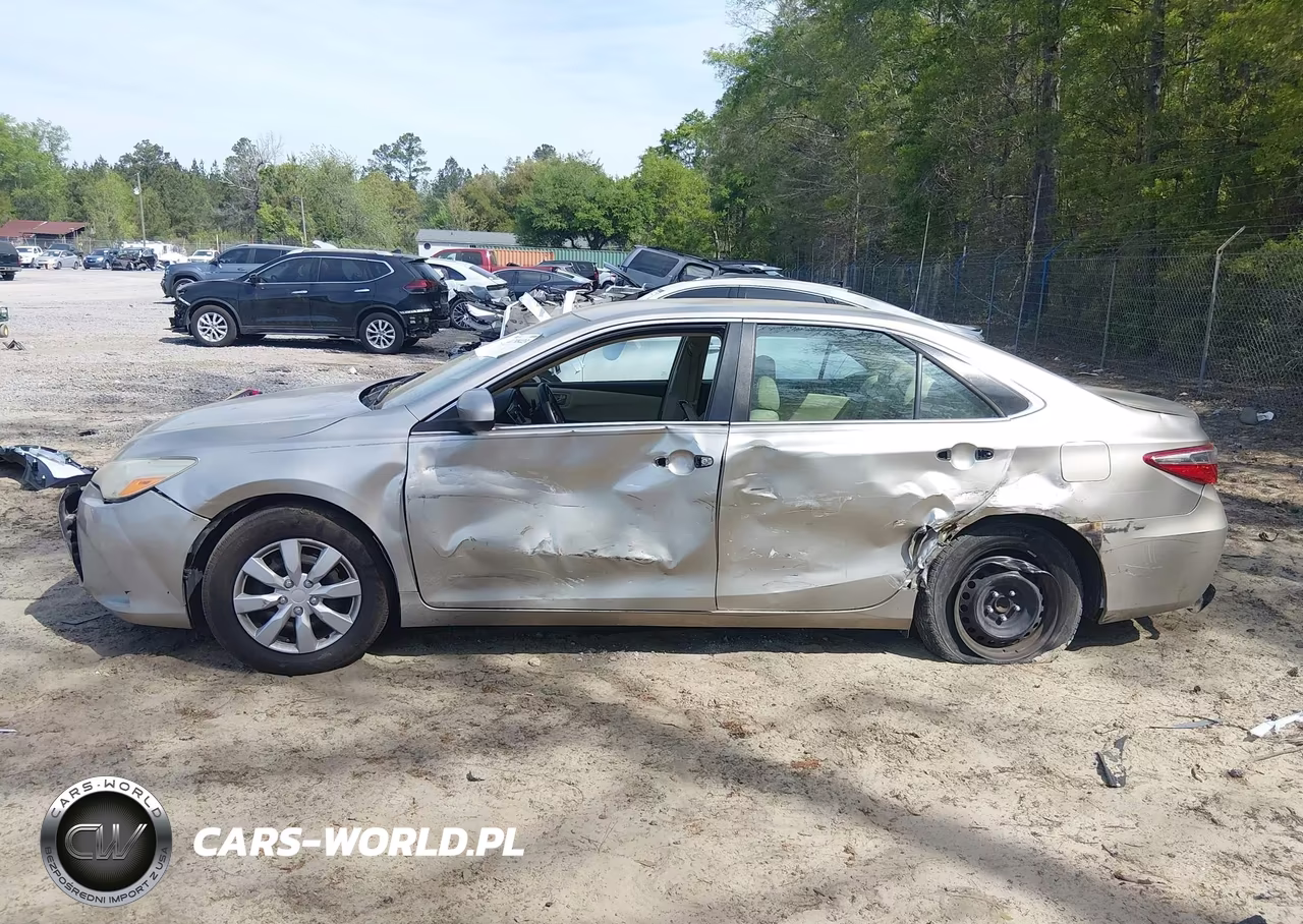 2015 Toyota Camry Le VIN:4T1BF1FK7FU987585 - 14
