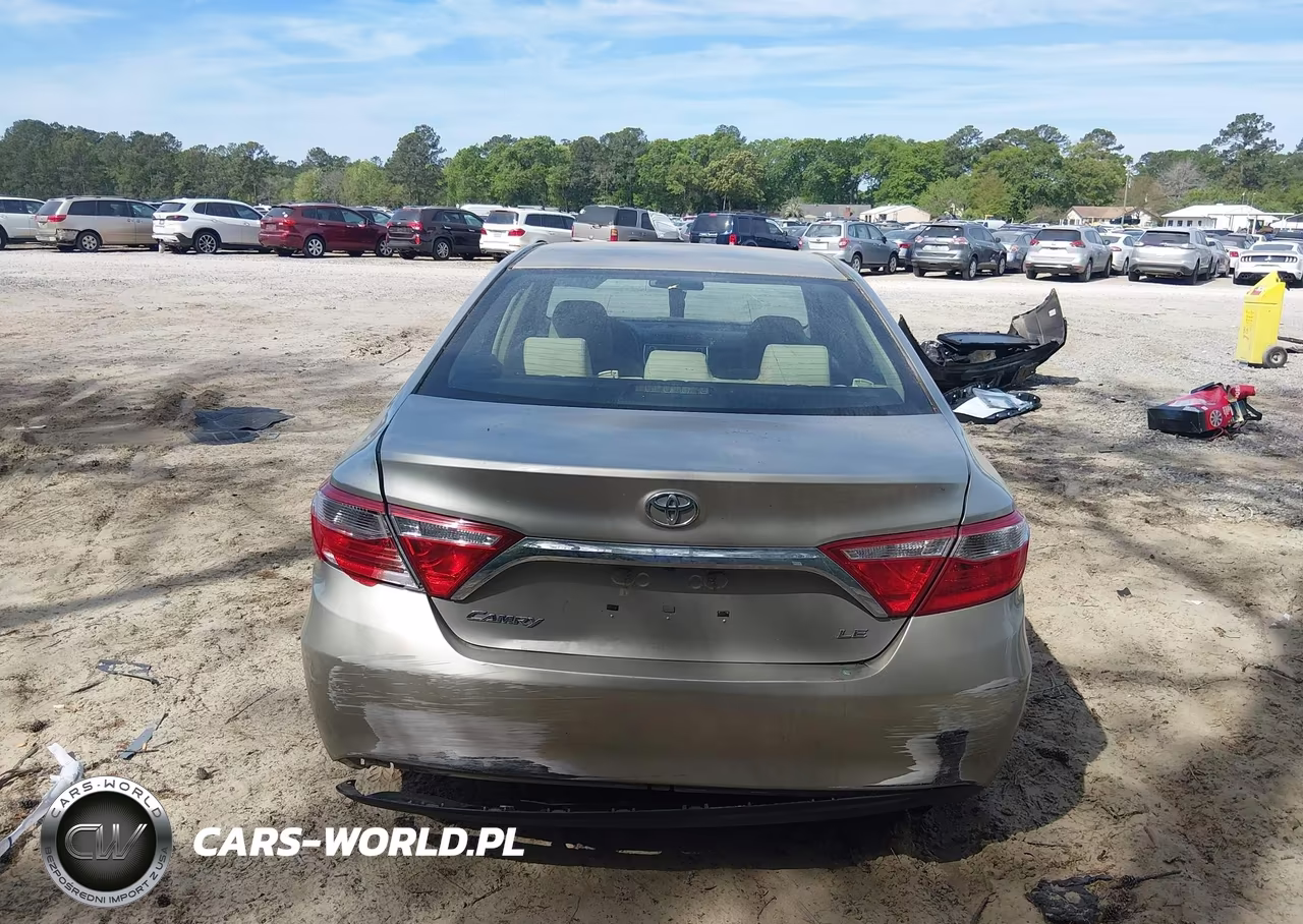 2015 Toyota Camry Le VIN:4T1BF1FK7FU987585 - 16