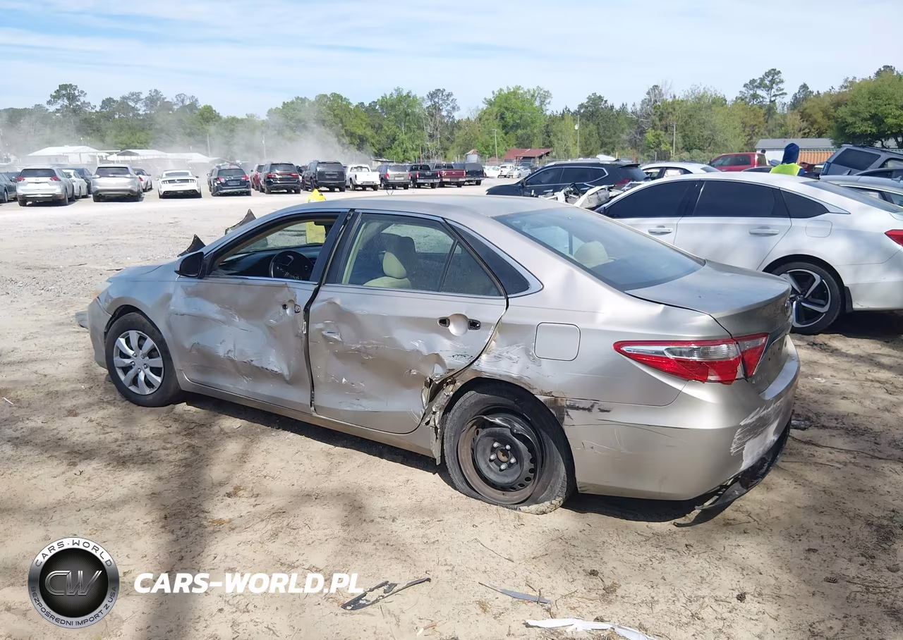 2015 Toyota Camry Le VIN:4T1BF1FK7FU987585 - 3