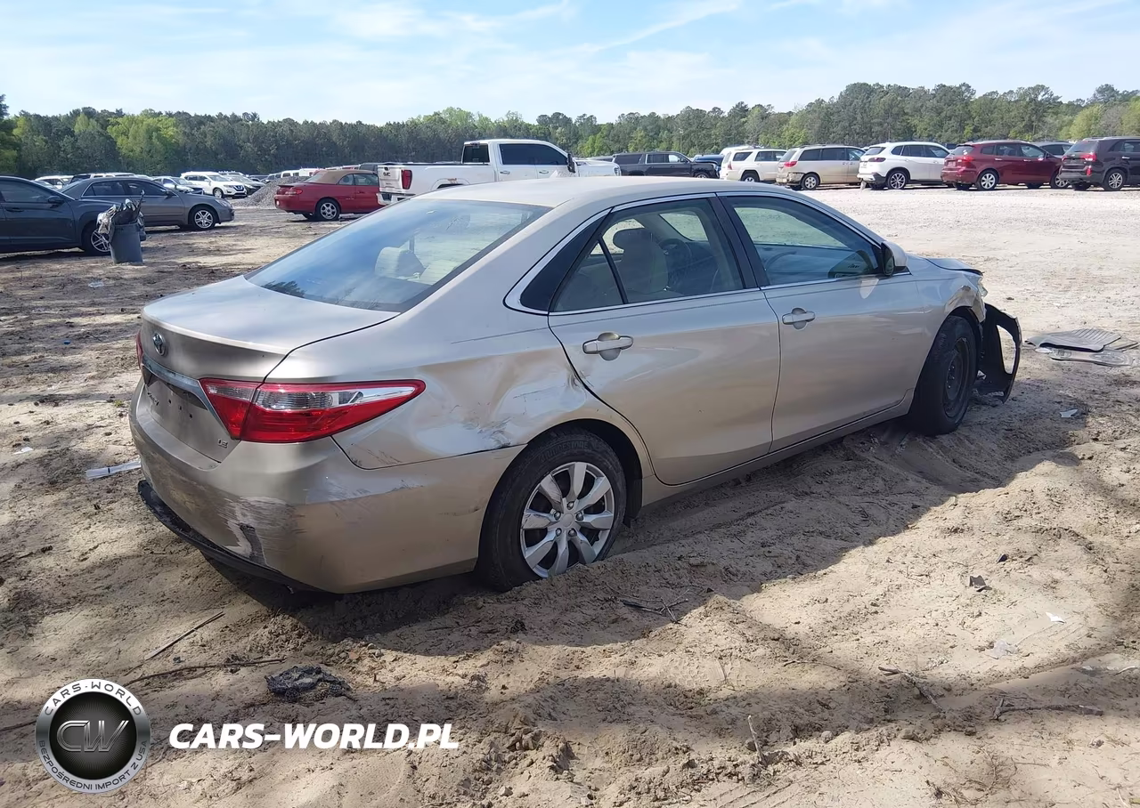 2015 Toyota Camry Le VIN:4T1BF1FK7FU987585 - 4