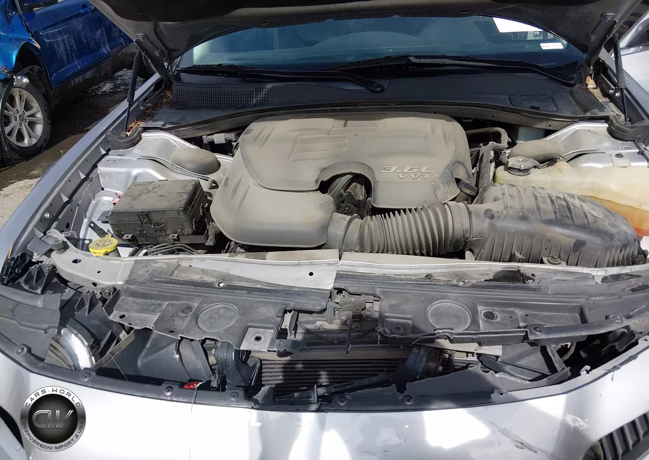 2018 Chrysler 300 Touring L VIN:2C3CCAAG4JH275748 - 10