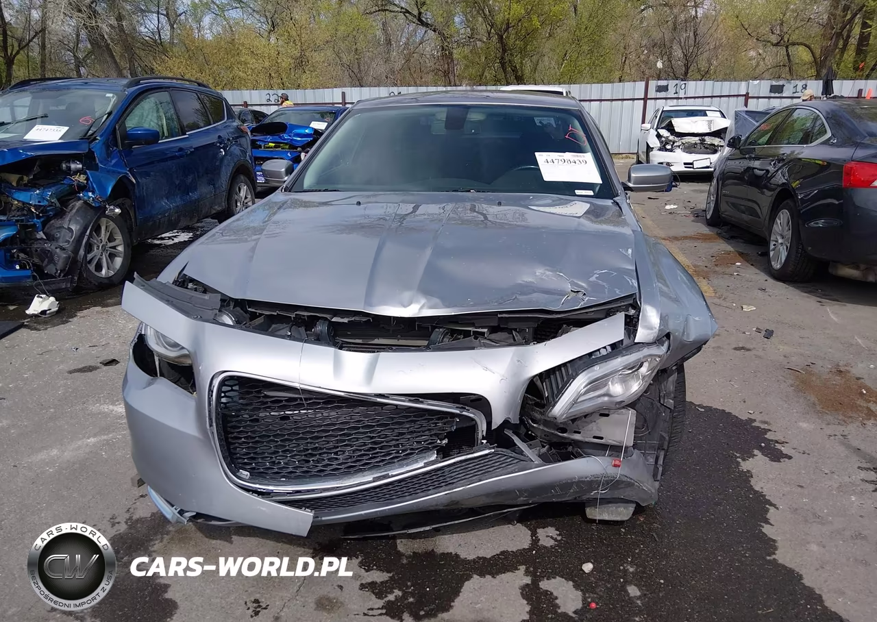 2018 Chrysler 300 Touring L VIN:2C3CCAAG4JH275748 - 12