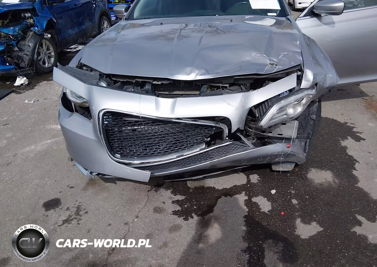 2018 Chrysler 300 Touring L VIN:2C3CCAAG4JH275748 - 6