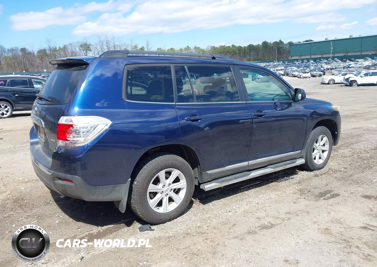 2013 Toyota Highlander Base Plus V6 VIN:5TDBK3EH3DS211408 - 4