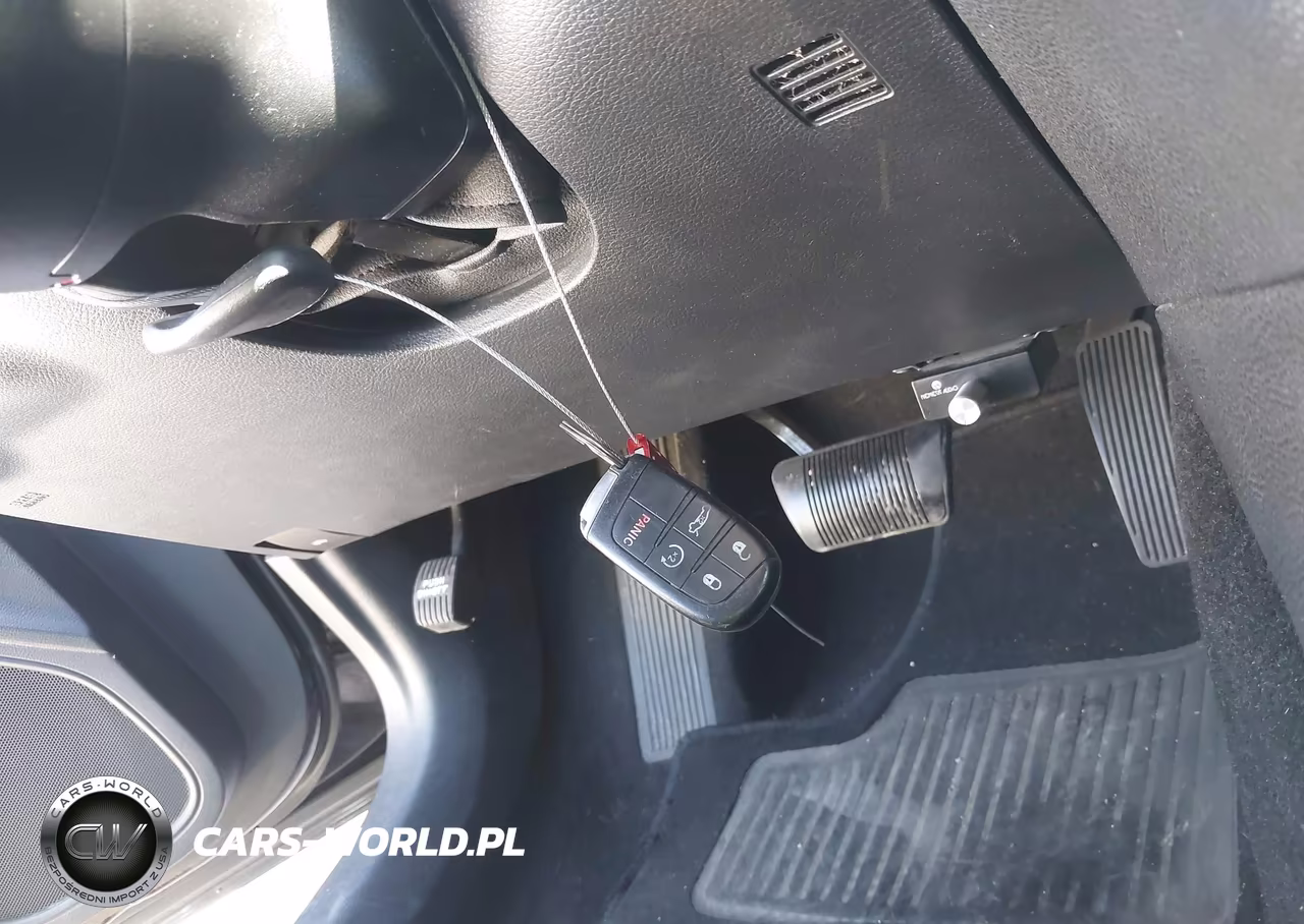 2019 Chrysler 300 300S VIN:2C3CCABG5KH660722 - 11