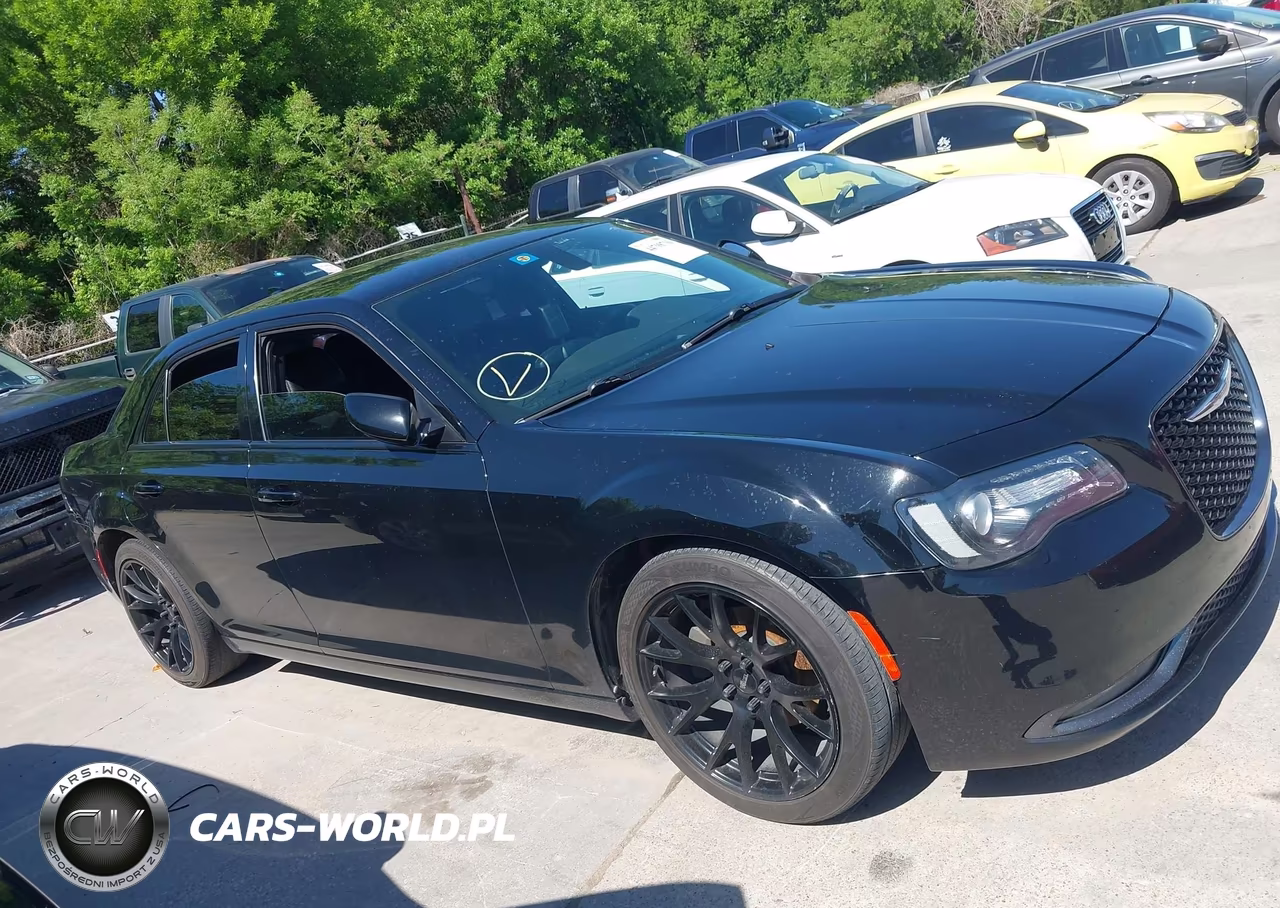 2019 Chrysler 300 300S VIN:2C3CCABG5KH660722 - 13