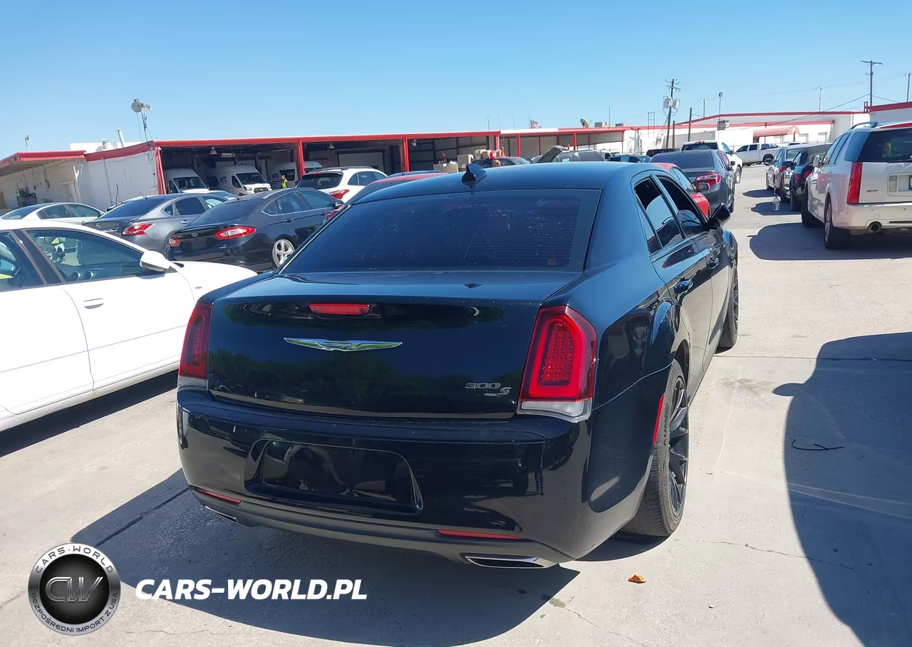 2019 Chrysler 300 300S VIN:2C3CCABG5KH660722 - 16