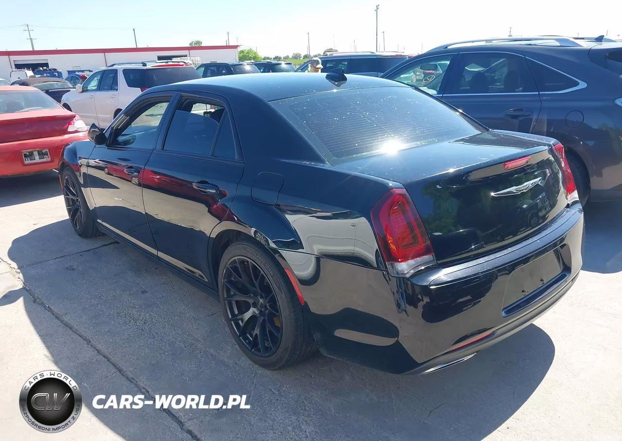2019 Chrysler 300 300S VIN:2C3CCABG5KH660722 - 3