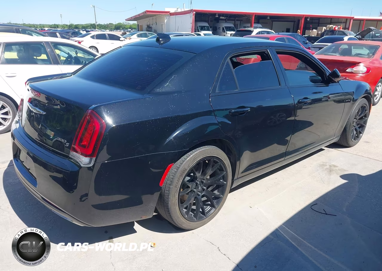 2019 Chrysler 300 300S VIN:2C3CCABG5KH660722 - 4
