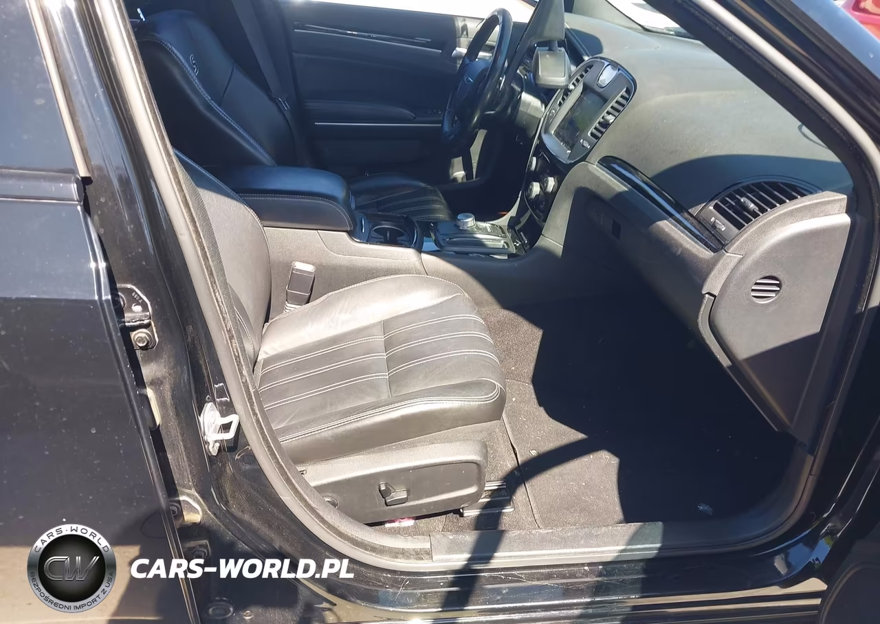 2019 Chrysler 300 300S VIN:2C3CCABG5KH660722 - 5