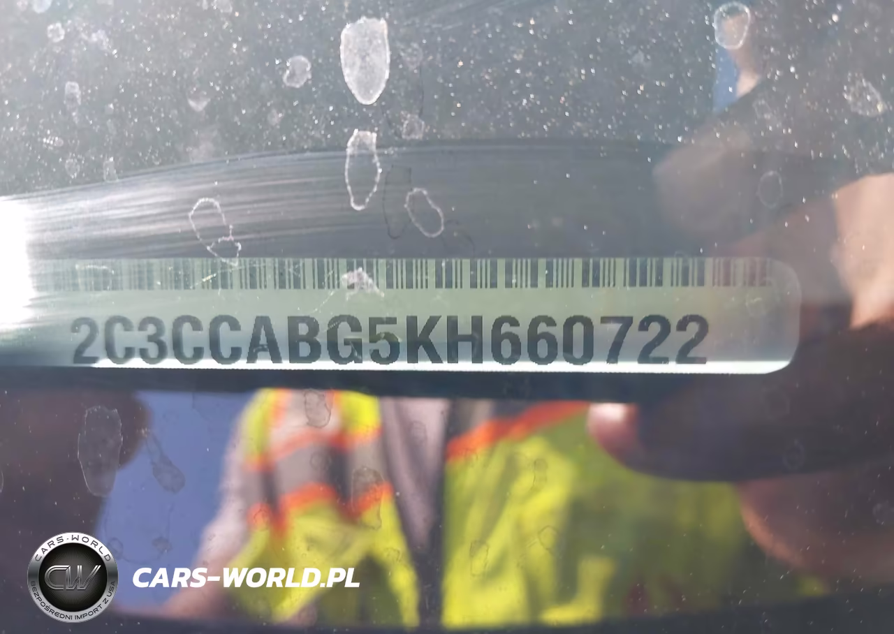 2019 Chrysler 300 300S VIN:2C3CCABG5KH660722 - 9