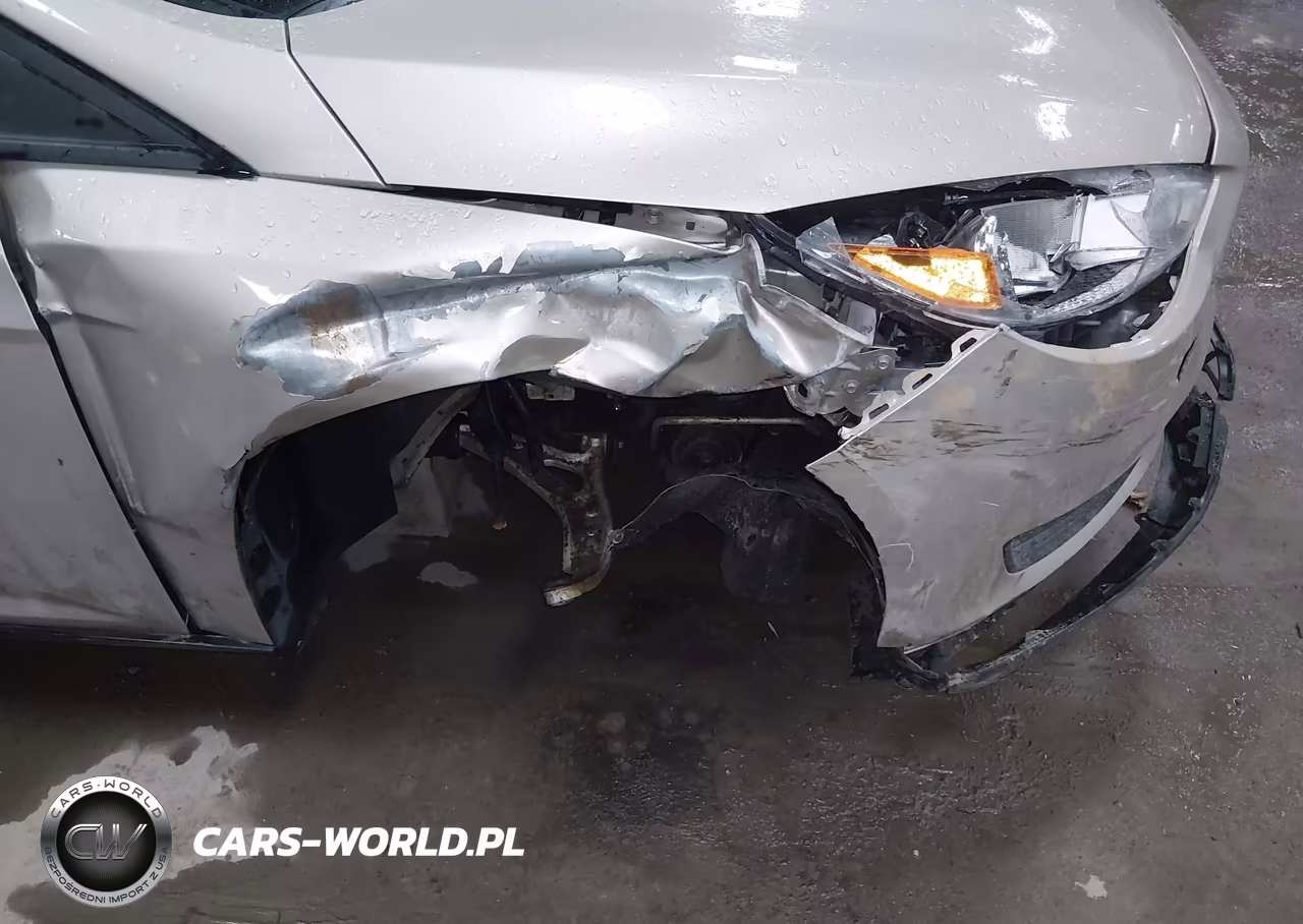 2018 Ford Focus Se VIN:1FADP3F26JL231515 - 14