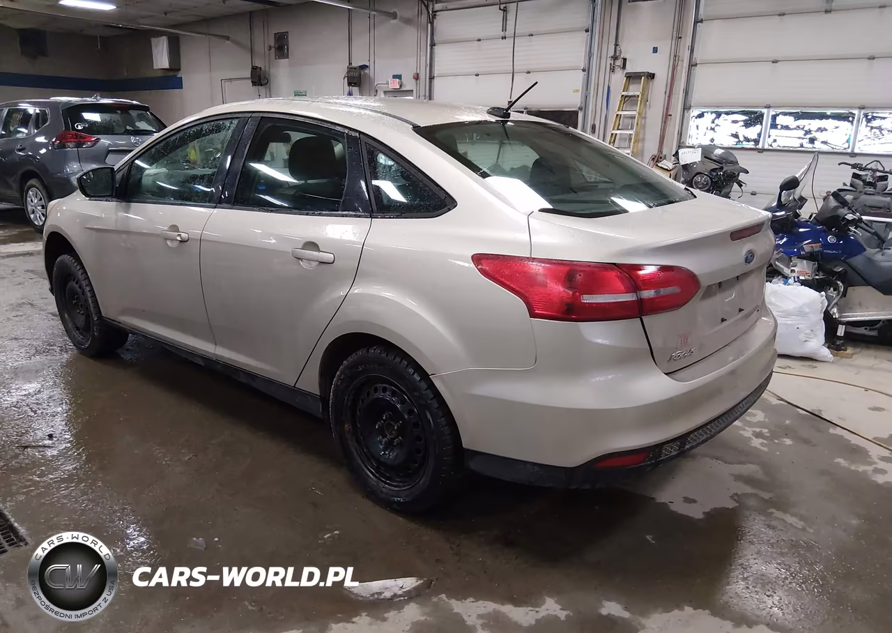 2018 Ford Focus Se VIN:1FADP3F26JL231515 - 3