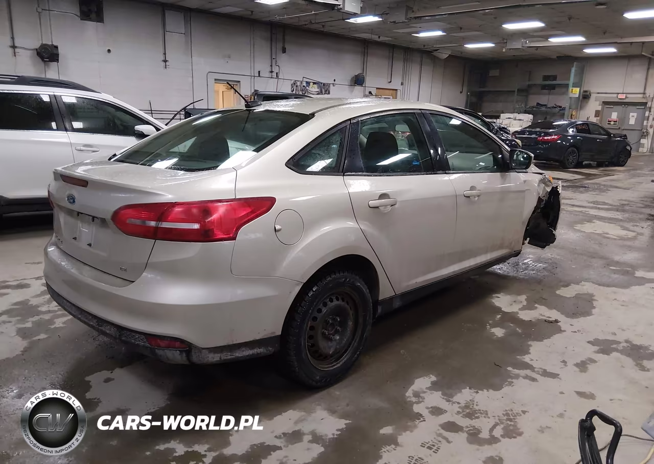 2018 Ford Focus Se VIN:1FADP3F26JL231515 - 4