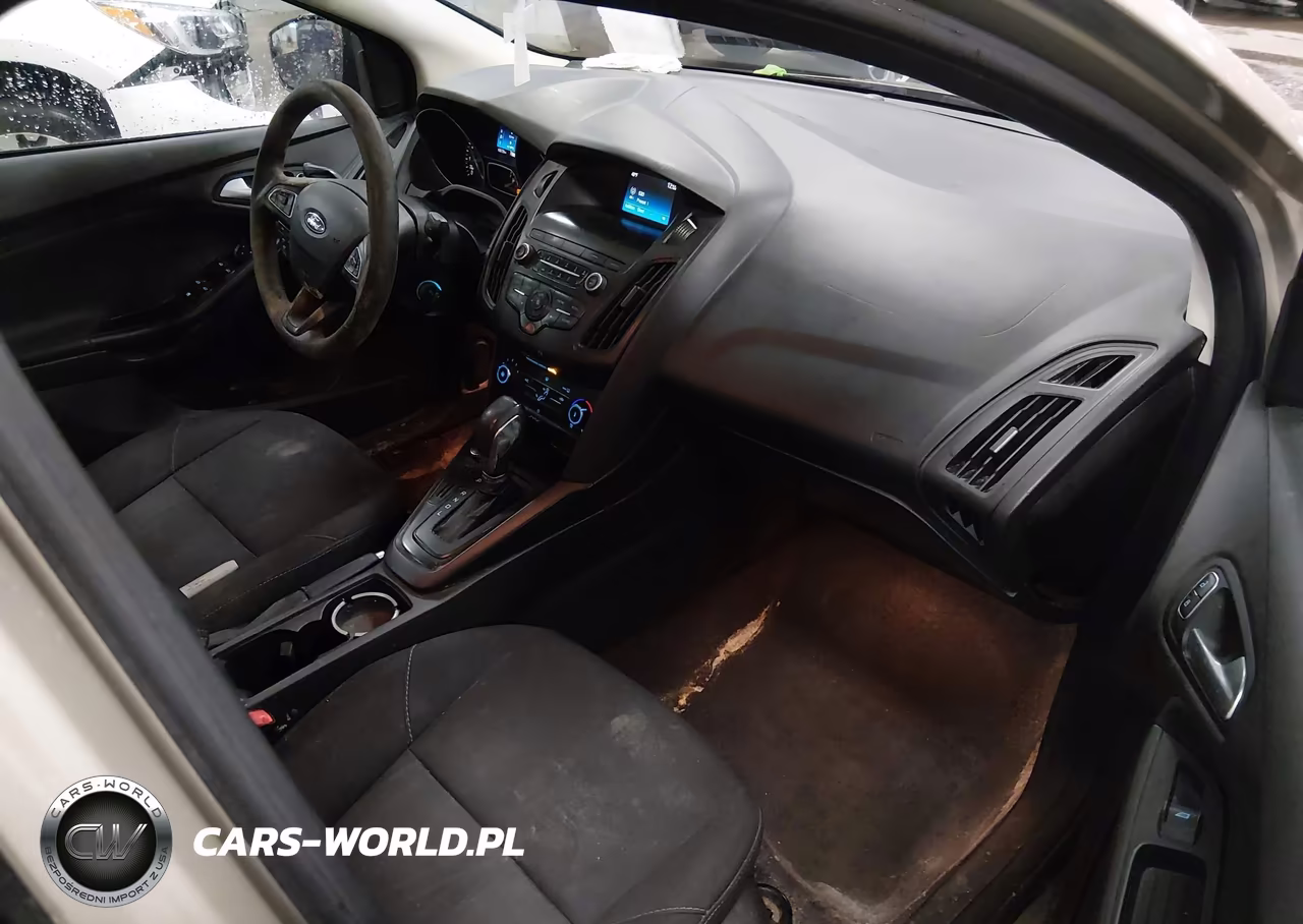2018 Ford Focus Se VIN:1FADP3F26JL231515 - 5