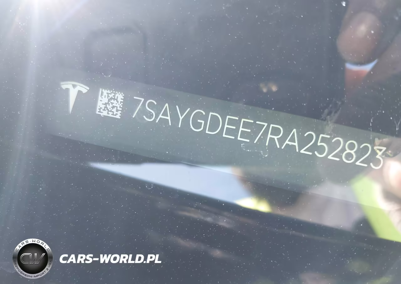 2024 Tesla Model Y Long Range Dual Motor All-Wheel Drive VIN:7SAYGDEE7RA252823 - 9