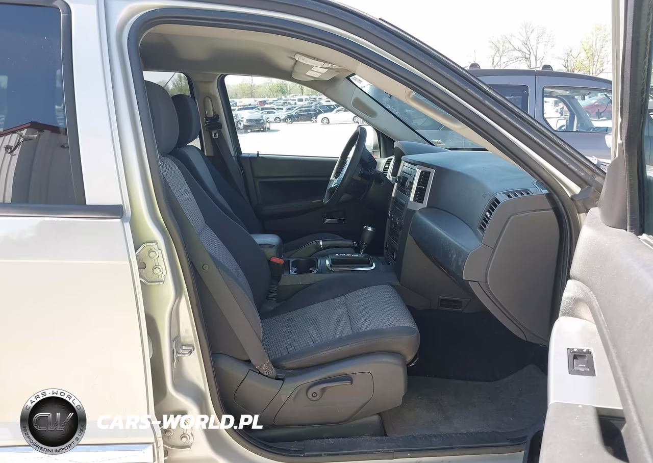 2010 Jeep Grand Cherokee Laredo VIN:1J4PR4GK9AC153862 - 5
