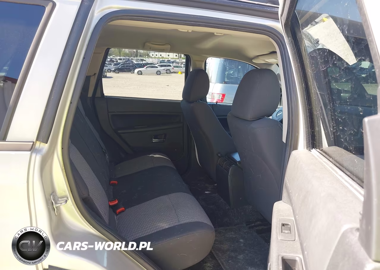 2010 Jeep Grand Cherokee Laredo VIN:1J4PR4GK9AC153862 - 8