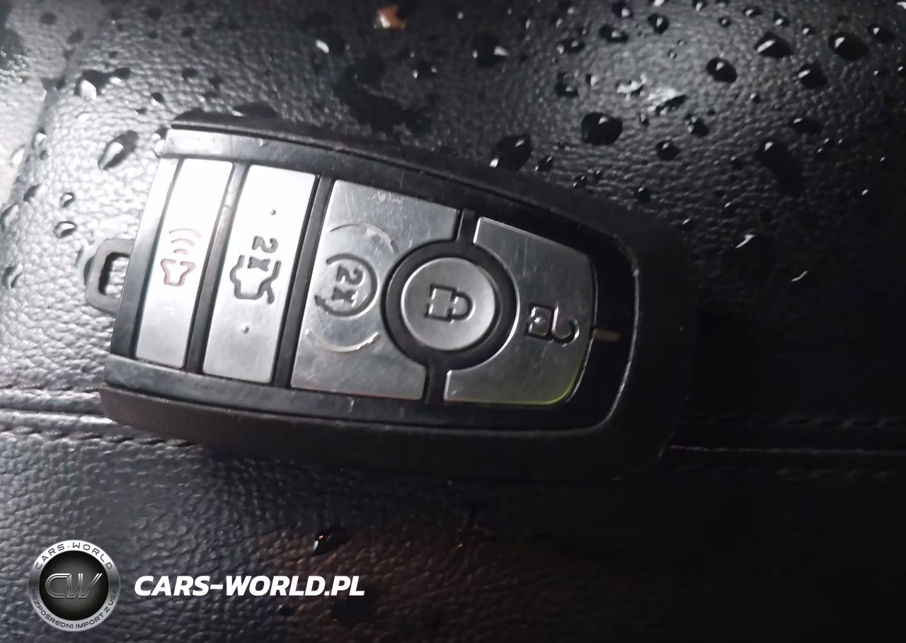 2021 Ford Mustang Ecoboost Premium VIN:1FATP8UH1M5103840 - 11