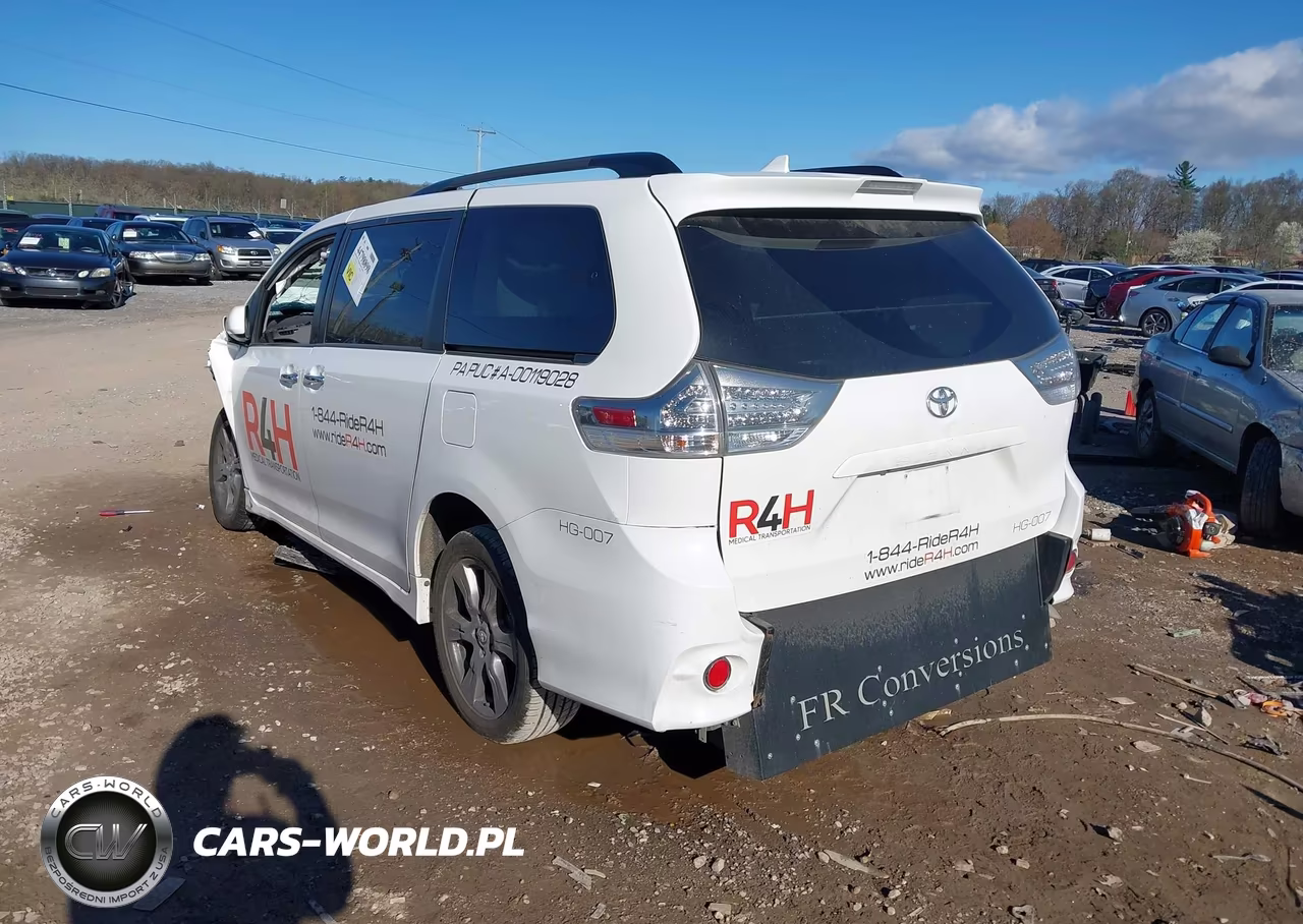 2019 Toyota Sienna Se 8 Passenger VIN:5TDXZ3DC7KS984855 - 3