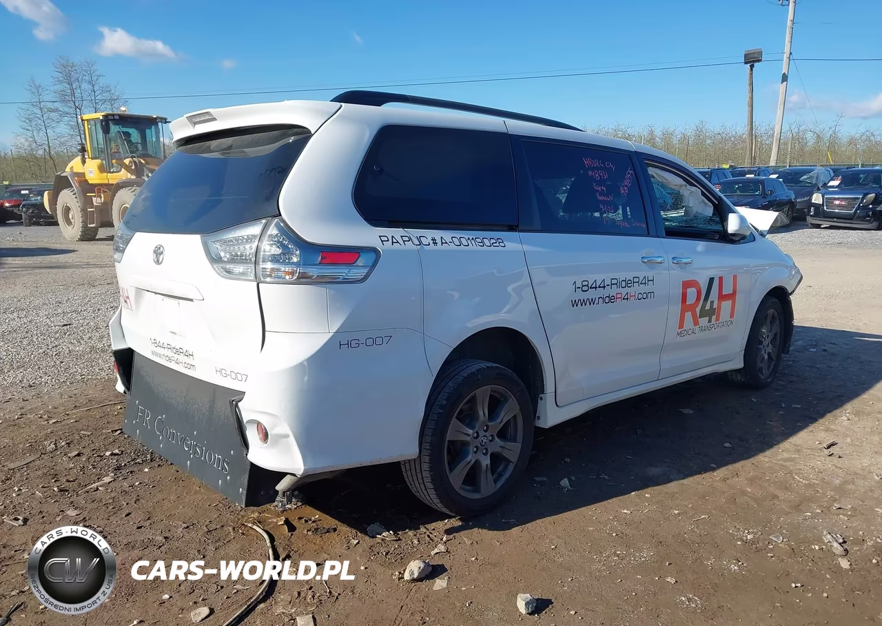 2019 Toyota Sienna Se 8 Passenger VIN:5TDXZ3DC7KS984855 - 4