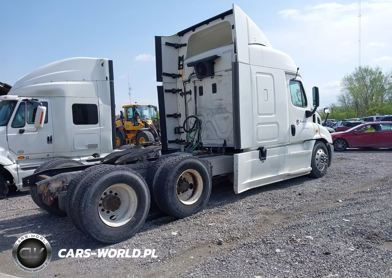 2017 Freightliner Cascadia 113 VIN:1FUJGHDV2HLHS8400 - 4