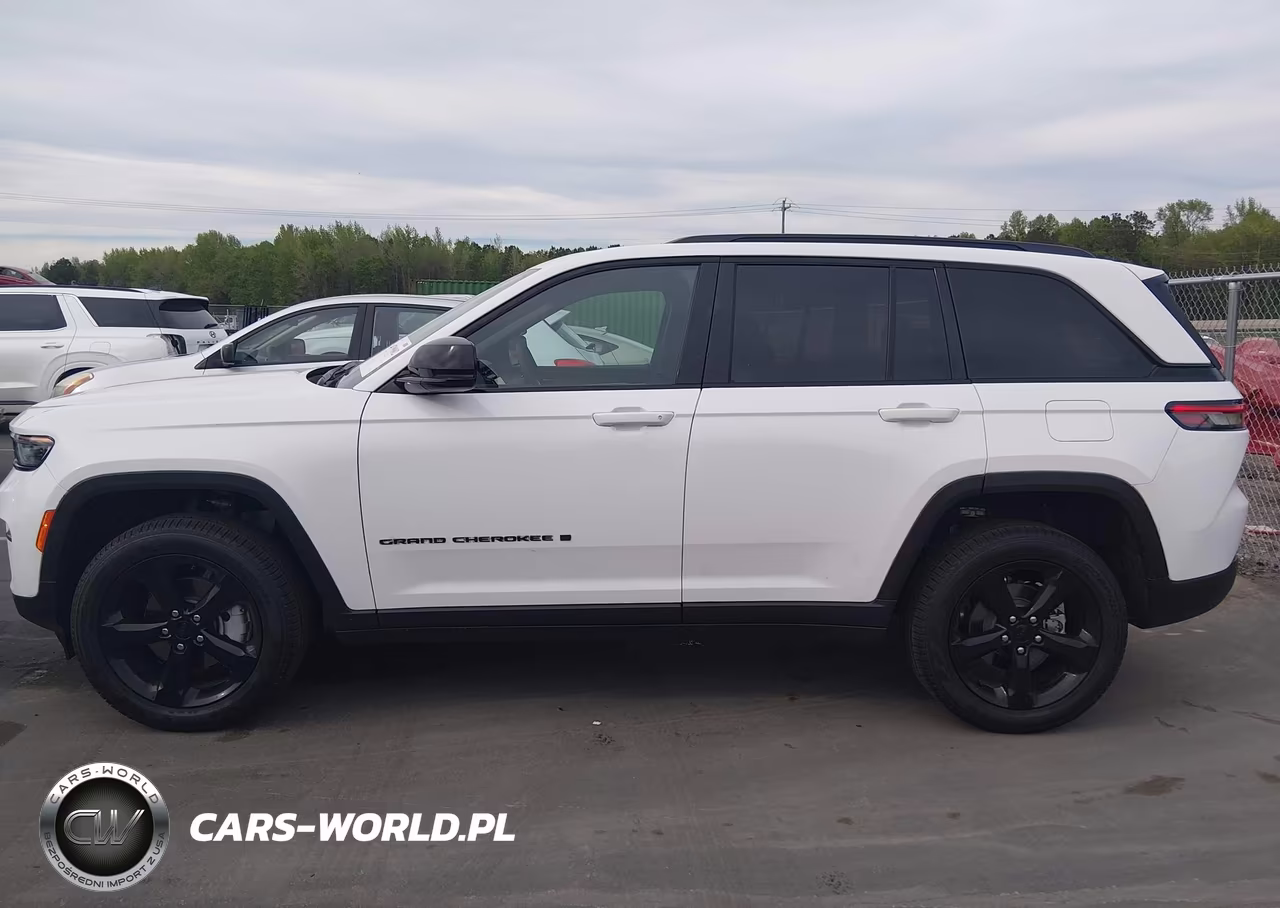 2025 Jeep Grand Cherokee Limited 4X4 VIN:1C4RJHBG8SC352662 - 14