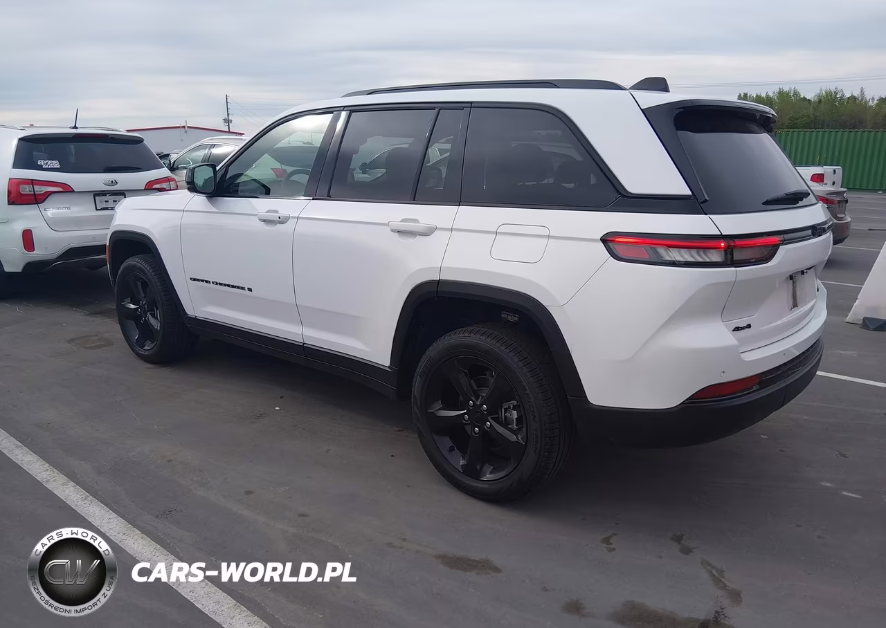 2025 Jeep Grand Cherokee Limited 4X4 VIN:1C4RJHBG8SC352662 - 3