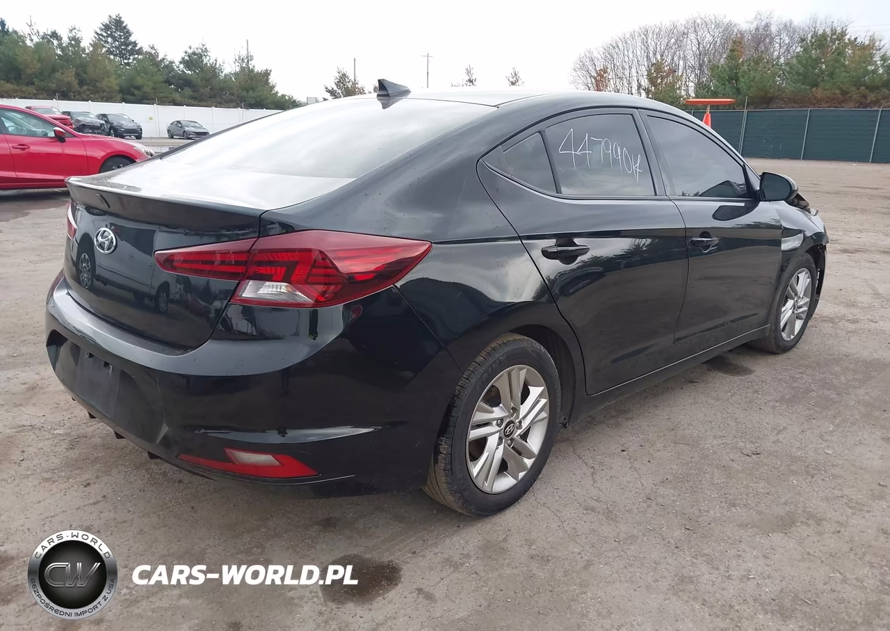 2019 Hyundai Elantra Value Edition VIN:5NPD84LFXKH404429 - 4