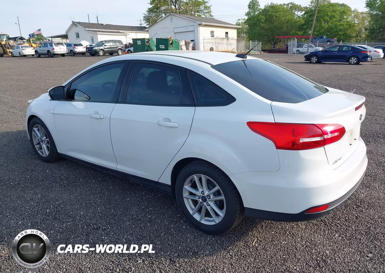 2016 Ford Focus Se VIN:1FADP3F27GL294275 - 3