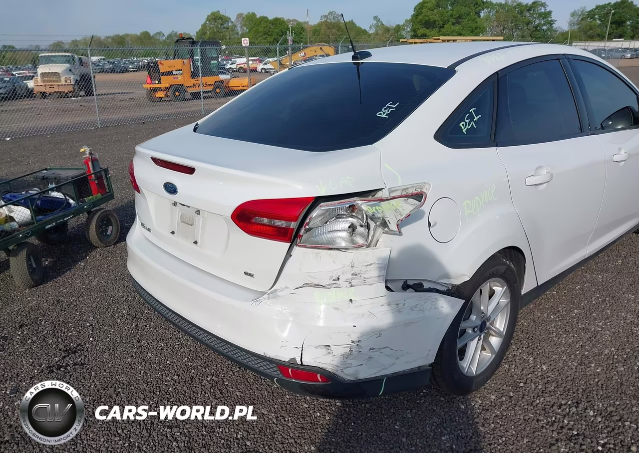 2016 Ford Focus Se VIN:1FADP3F27GL294275 - 6