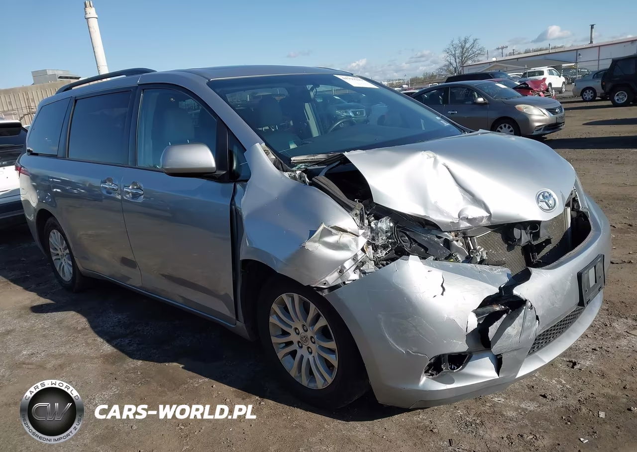 2015 Toyota Sienna Xle 8 Passenger