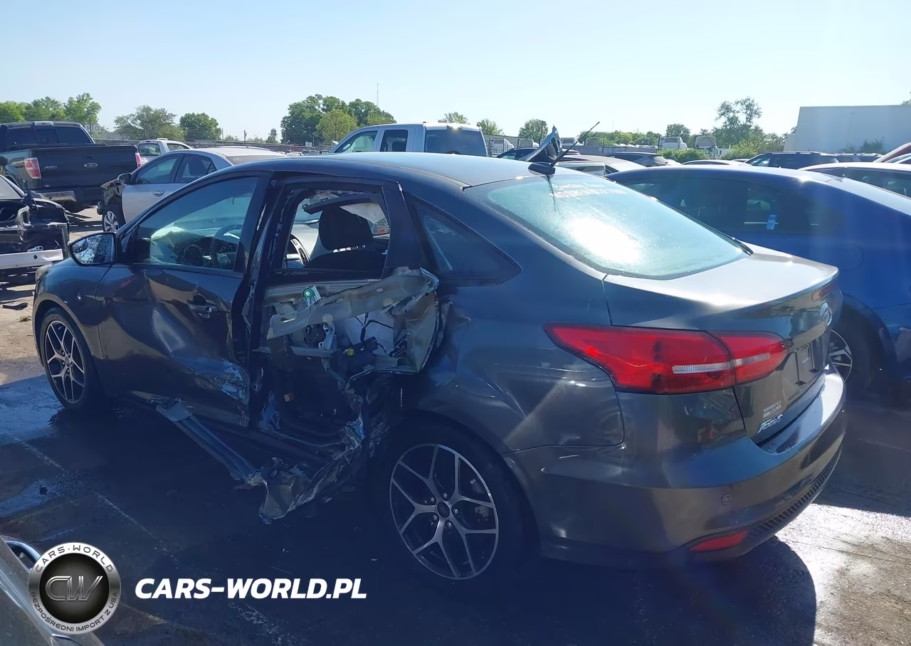 2017 Ford Focus Sel VIN:1FADP3H22HL297891 - 15