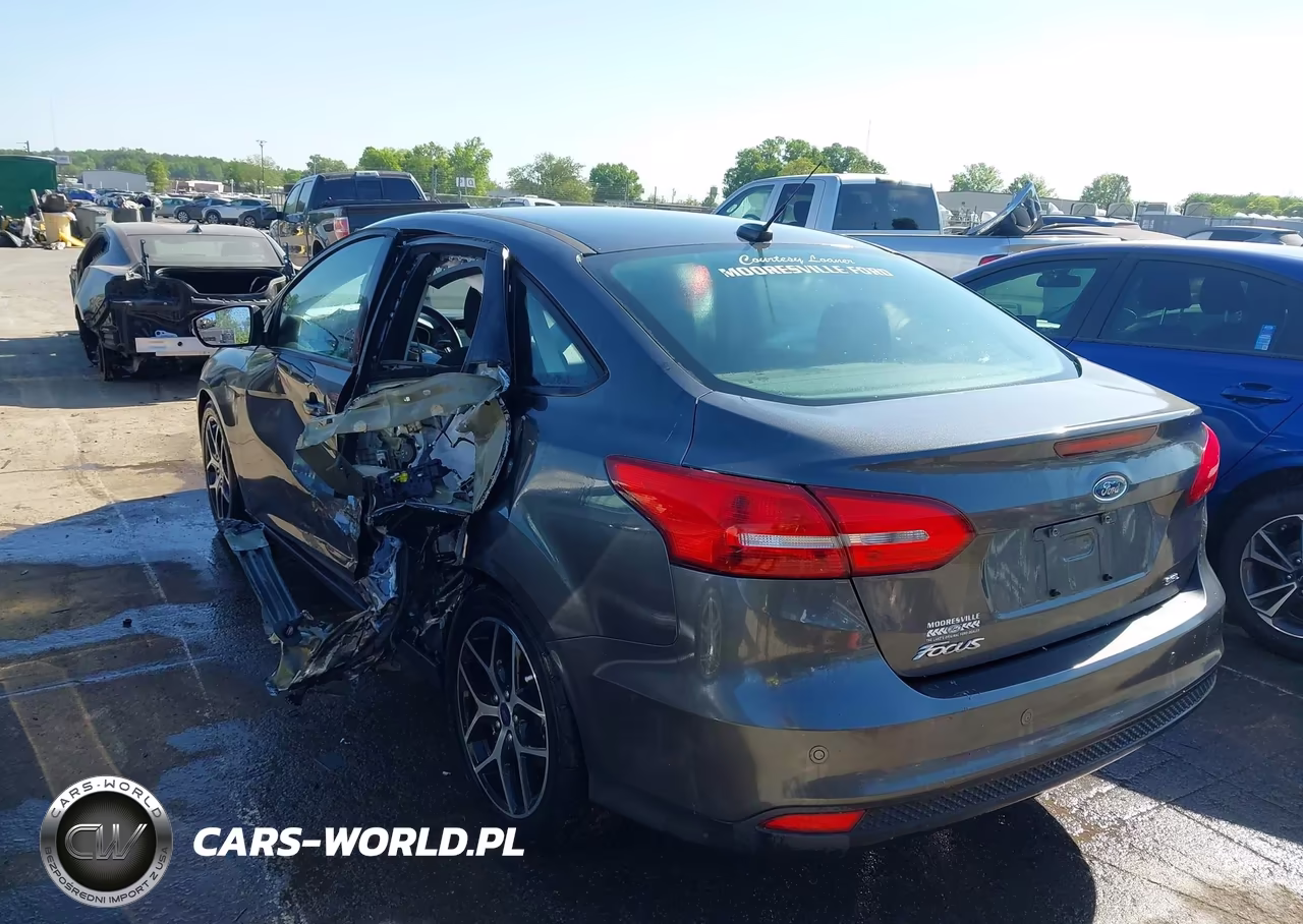 2017 Ford Focus Sel VIN:1FADP3H22HL297891 - 3