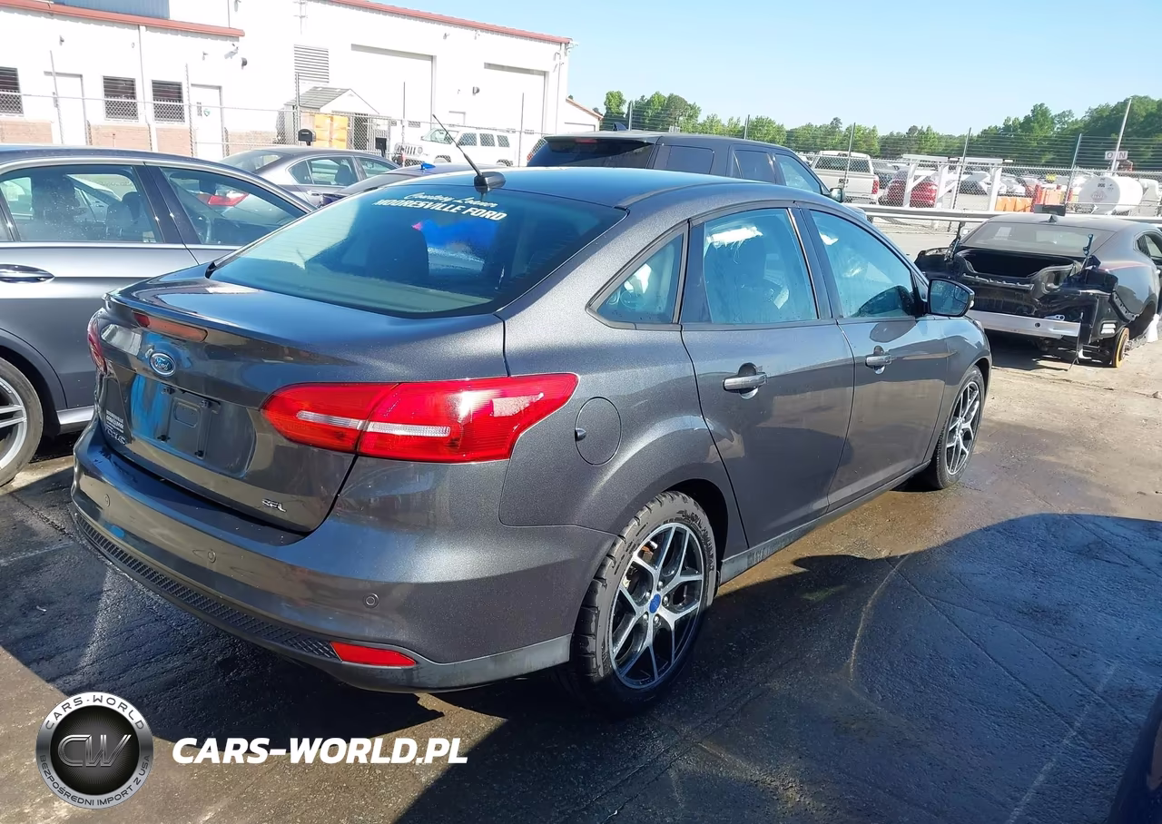 2017 Ford Focus Sel VIN:1FADP3H22HL297891 - 4